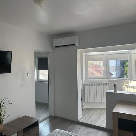 Garsoniera Zak Apartment Turda Exterior photo